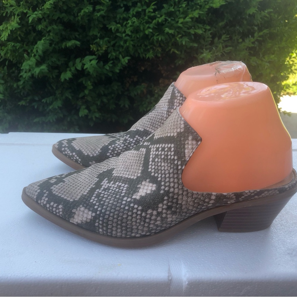 DOLCETTA Serena  Snake Print  Slip-On SHOES MULES + 2" Heels Vegan Size 7.5M
